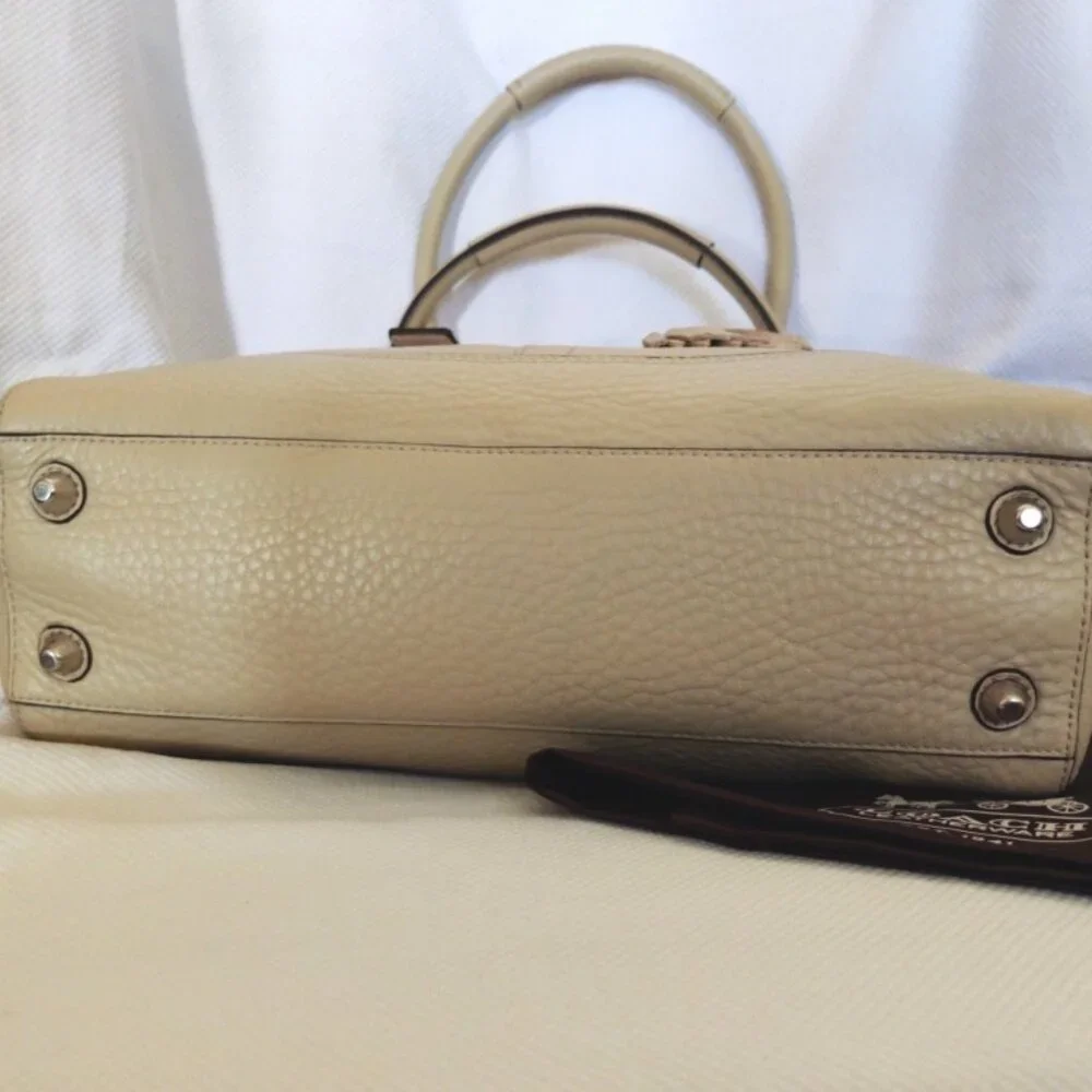 Coach Hamptons Pebbled Leather Medium Carryall Satchel in Sand/Silver, EUC - Picture 8 of 15